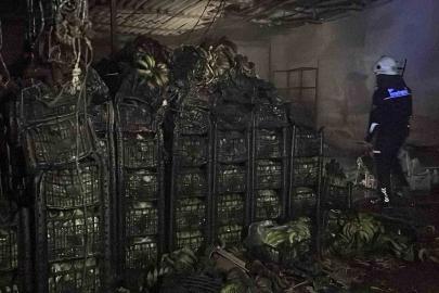 Alanya’da muz sarartma tesisinde yangın: Tonlarca muz zarar gördü