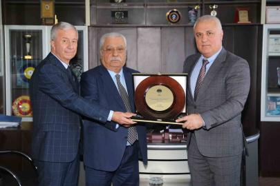 Alanya’nın vergi rekortmenlerine plaket