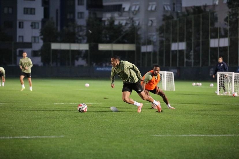 Alanyaspor, Antalyaspor maçı hazırlıklarına başladı