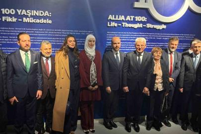 Aliya İzzetbegoviç’in 100. doğum yılına özel sergi AKM’de açıldı