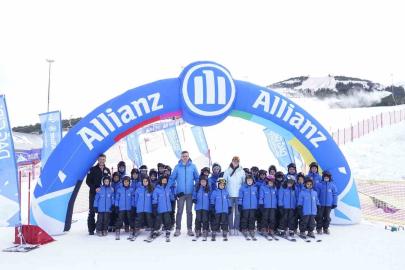 Allianz Türkiye ‘Dağ Gibi Arkanızdayız’ projesiyle Palandöken’de kız çocuklarını kayak sporuyla tanıştırdı