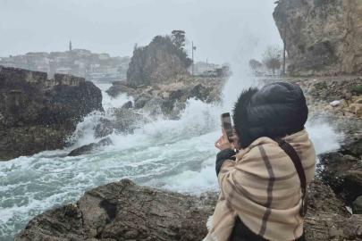 Amasra’da dalga boyu 3 metreye ulaştı