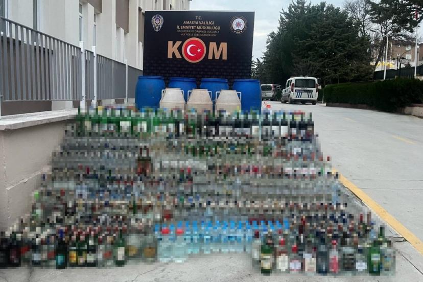 Amasya’da kaçak alkol operasyonu: 615 şişe ve 30 bidon ele geçirildi