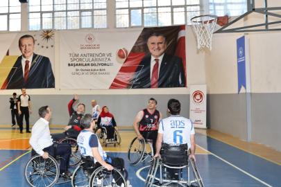 Amasya’da protokol ile ampute basketbol takımı maç yaptı