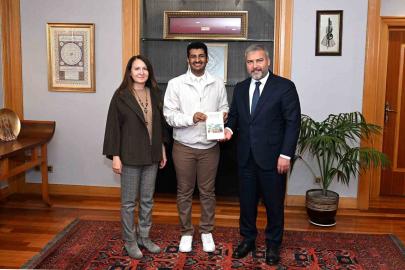 Anadolu Üniversitesi uluslararası öğrencisi 9’ncu Uluslararası Öğrenciler Kongresi’nden ödülle döndü