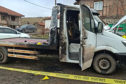 Ankara’da 4 araç kundaklandı: O anlar kamerada