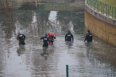 Ankara’dan gelen "Kurbağa Adamlar" da kayıp öğretmenin arama çalışmasına katıldı