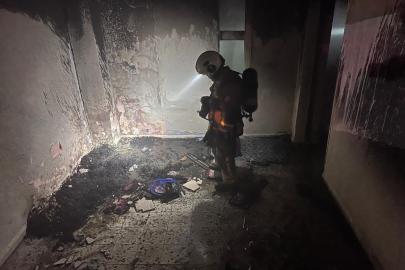 Antakya’da metruk bina yangını