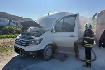 Antakya’da seyir halindeki minibüste korkutan yangın