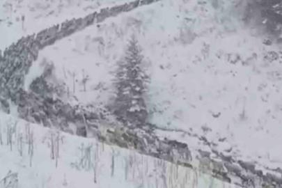 Anzer Yaylası’na kar yağdı, her yer beyaza büründü