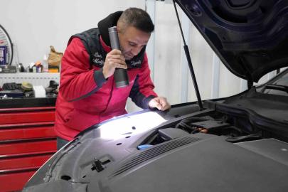 Araç satışında "sazan sarmalı" oyununu eksperin dikkati bozdu