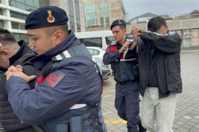 Araçlarında uyuşturucuyla yakalanan 2 kişi tutuklandı