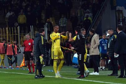 Archie Brown devam edemedi