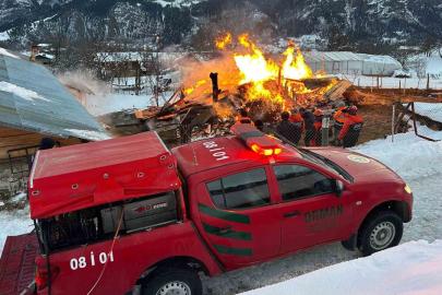 Ardanuç’ta ahır yangını