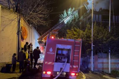 Arnavutköy’de 4 katlı binanın bacasında korkutan yangın