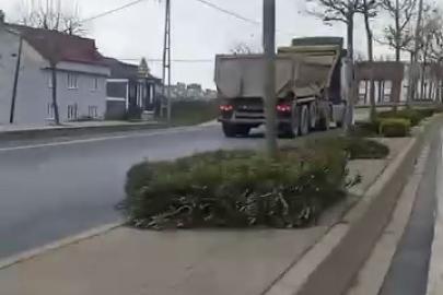 Arnavutköy’de hafriyat kamyonu ters yöne girerek süratle ilerledi