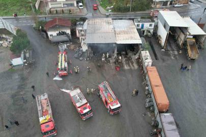 Arnavutköy’de tır tamirhanesinde korkutan yangın