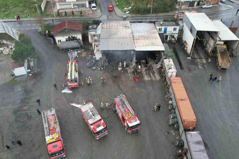 Arnavutköy’de tır tamirhanesinde korkutan yangın