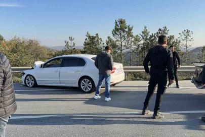 Arnavutköy’de zincirleme trafik kazası: Yan yatan kamyonette sıkışan sürücüyü vatandaşlar kurtardı