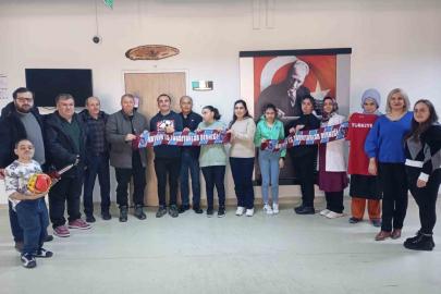 Artvin Trabzonspor Taraftarlar Derneğinden özel gereksinimli bireylere anlamlı ziyaret