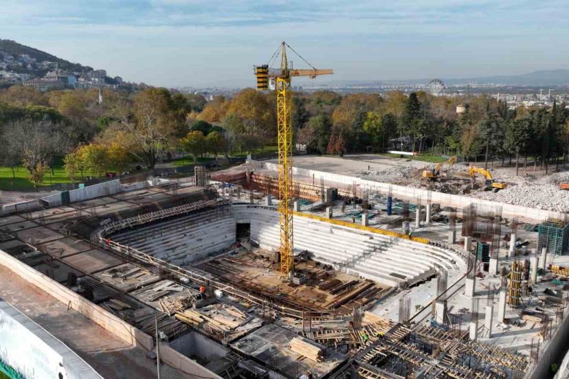 Atatürk Spor Salonu hızla yükseliyor