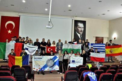 Avrupa’nın 9 ülkesinden gençler Çeşme’de buluştu