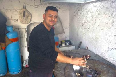 Baba-oğul kalaycılık mesleğini yaşatmaya çalışıyor