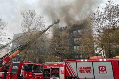 Bağdat Caddesi’nde çatı katında çıkan yangın büyüdü, 2 bloklu bina küle döndü