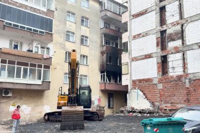 Bahçelievler’de 6 katlı binada yangın çıktı, içeride mahsur kalanları itfaiye kurtardı