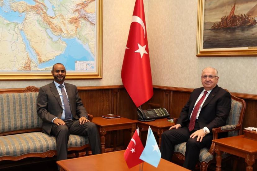 Bakan Güler, Somali Limanlar ve Deniz Ulaştırma Bakanı Abdülkadir Muhammed Nur ile bir araya geldi