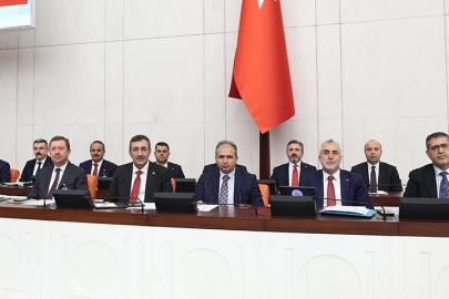 Bakan Işıkhan: "Asgari ücret miktarının çalışanlarımızın gelirlerini enflasyona ezdirmeyecek şekilde belirlenmesi için çalışmalarımızı sürdüreceğiz"