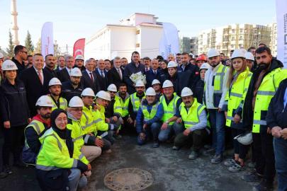 Bakan Kurum: "Son tuğlalarımızı koyuyor, son çivilerimizi çakıyoruz"