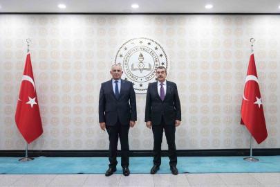 Bakan Tekin, KKTC Milli Eğitim Bakanı Çavuşoğlu’nu makamında ağırladı
