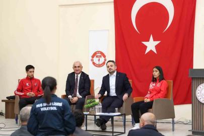 Bakan Yardımcısı Eminoğlu, Muş’ta sporun geleceğini gençlerle konuştu
