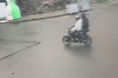 Bakırköy’de 1 kişinin hayatını kaybettiği silahlı saldırıyla ilgili yakalanan 12 şüpheli adliyeye sevk edildi