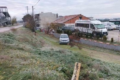 Balıkesir’de otomobil şarampole uçtu; 1 yaralı