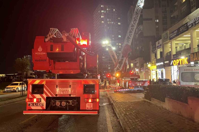 Başakşehir’de restoran yangını: Binayı dumanlar sardı, mahsur kalanları itfaiye kurtardı