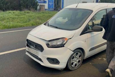 Başıboş köpeğe çarpan aracın sürücüsü yaraladı