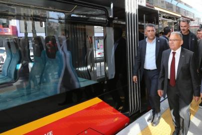 Başkan Büyükkılıç’tan 1 yılda 90 saat ücretsiz tramvay hizmeti