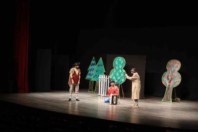 Başkan Çerçioğlu, çocukları tiyatro ile buluşturdu