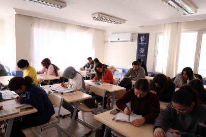 Başkan Çerçioğlu, memur adaylarının yanında