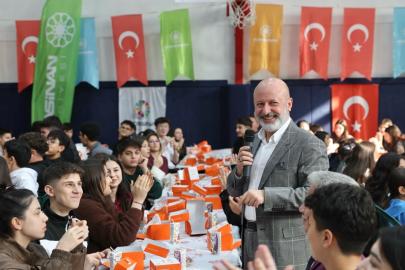 Başkan Çolakbayrakdar: "Güçlü Türkiye’nin temeli donanımlı gençliktir"