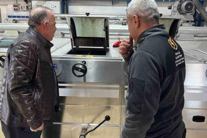 Başkan Özel, zeytin sezonunda üreticilerle yağ sıkım tesisinde buluştu