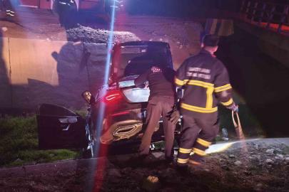 Batman’da otomobil su kanalına uçtu: 1 yaralı