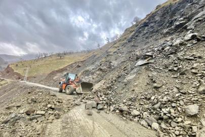 Batman’da şiddetli yağışlarla birlikte bazı köy ve mezra yolları ulaşıma kapandı