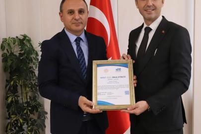 Bayburt’ta iki okula ‘Mavi Yeşil Okul’ etiketi verildi