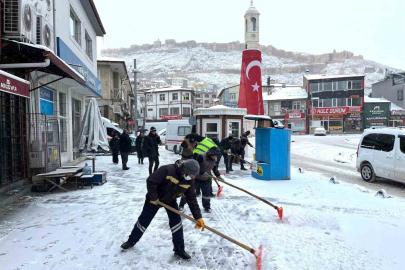 Bayburt’ta karla mücadele sürüyor