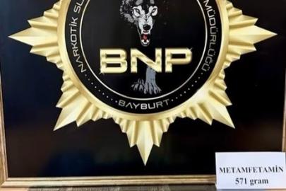 Bayburt’ta uyuşturucu operasyonu: İranlı şahsın mide ve bağırsağında 571 gram metamfetamin çıktı