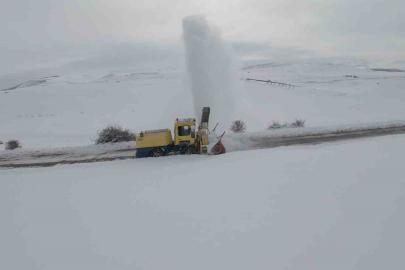 Bayburt’un köy yollarında karla mücadeleye başlandı