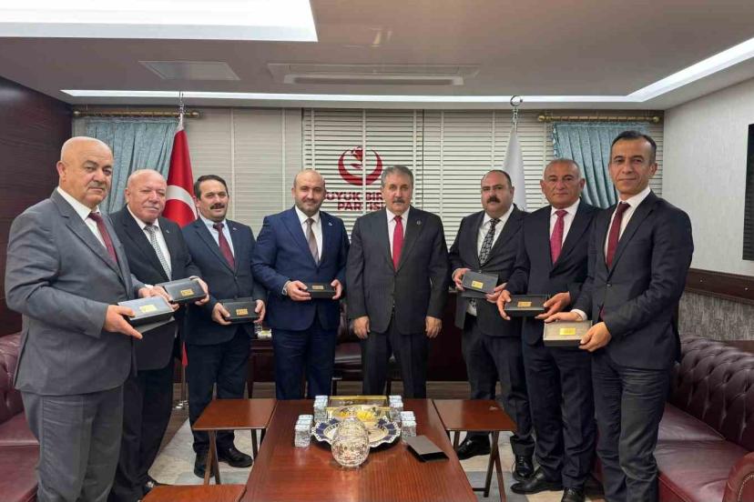 Belediye başkanları ve AK Parti Eskişehir İl Başkanı Albayrak, BBP lideri Destici’yi ziyaret etti